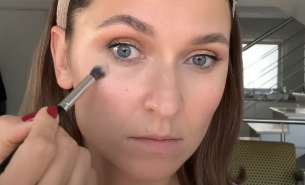 Макіяж, скріншот із YouTube