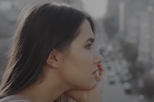 Девушка. Фото: скриншот youtube.com