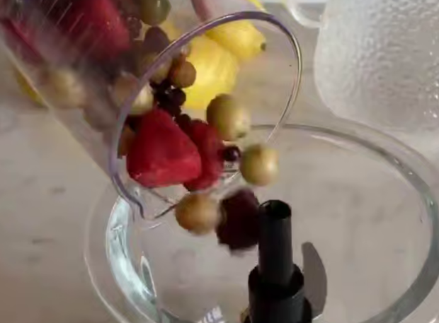 Ягодный лимонад, кадр из видео