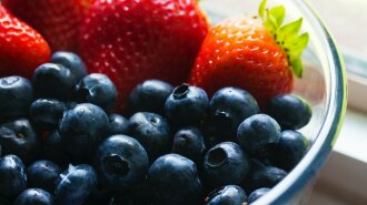 "Варення - не варіант": Уляна Супрун розповіла, як правильно готувати і заморожувати ягоди