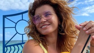 Животик уже не скрыть: беременная жена Монатика в купальнике показала,  как изменилась ее фигура за месяц