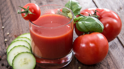 Найкорисніший: медики розповіли про переваги томатного соку