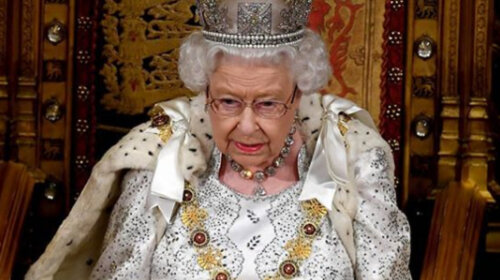12 недель без контактов с миром: находящаяся в зоне риска 93-летняя королева Елизавета не перестанет общаться с публикой из-за коронавируса