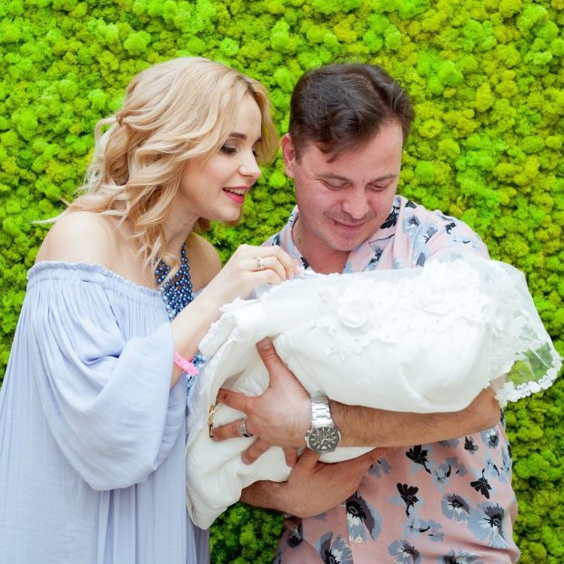 Лилия Ребрик и Андрей Дикий с новорожденной дочкой Полиной