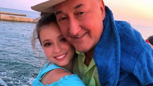 "Мой самый любимый дедушка": звезда сериала "Воронины" прокомментировала смерть Бориса Клюева - трогательные фото