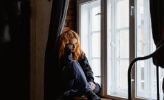 Одиночество, телевизор и не только: врачи рассказали, какие особенности образа жизни вызывают рак