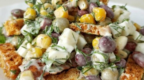 Вместо «Оливье»: быстрый новогодний салат из самых обычных бюджетных продуктов