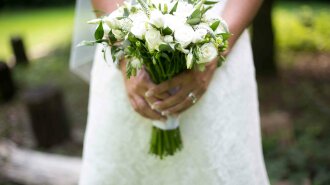 bride-with-bouquet-amazing