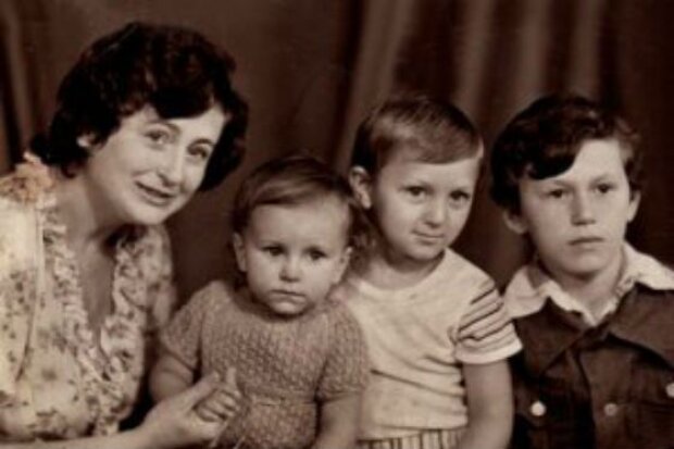 Ани Лорак с мамой и братьями