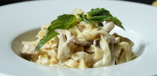 Паста Альфредо, кадр з відео