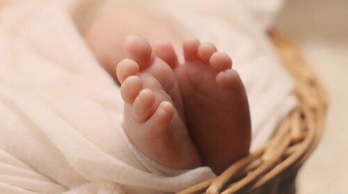 В Ровно мать бросила больного новорожденного в общежитии одного