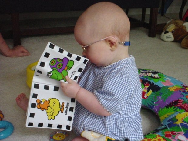 Иногда дети уже с рождения имеют серьезные проблемы со зрением