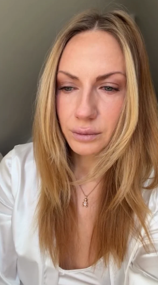 Заплакана Леся Нікітюк