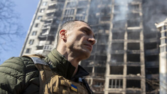 "Недоброе" утро для киевлян: разваленный 9-этажный дом, спасенная малышка и метровая воронка в детсаде (фото, видео)