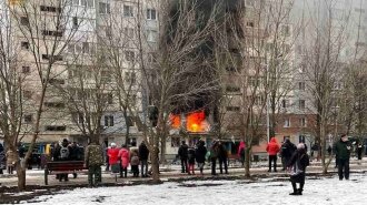 В Кропивницком в многоэтажке горит квартира: СМИ сообщают о взрыве и жертвах (фото)