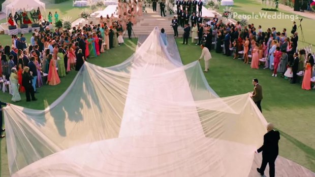 22-метровая свадебная вуаль Приянки Чопры. Фото: People.com