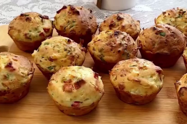 Маффіни з капустою та шинкою, кадр з відео