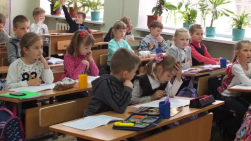 Школа, учні, кадр з відео