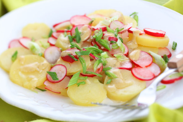 Салат з редису і картоплі