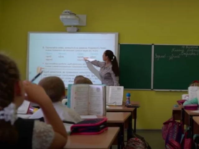 Школа, вчитель, урок, кадр з відео