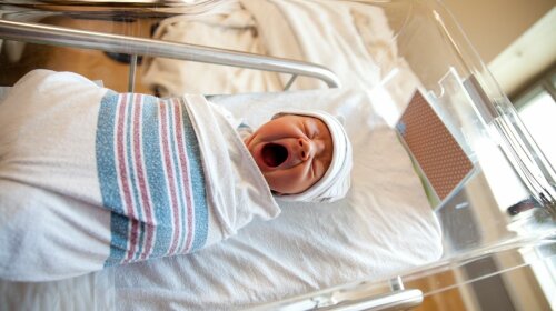 Искусственно симулируют роды? Дубилет обнаружил жуткий тренд в статистике рождаемости