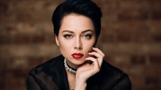 Скандальна зірка "Універу" Настя Самбурська знялася в еротичній фотосесії