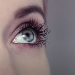 Вії. Фото: youtube.com