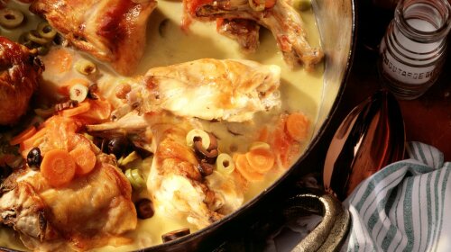 braised-rabbit-in-mustard-sauce-with-olives-553270