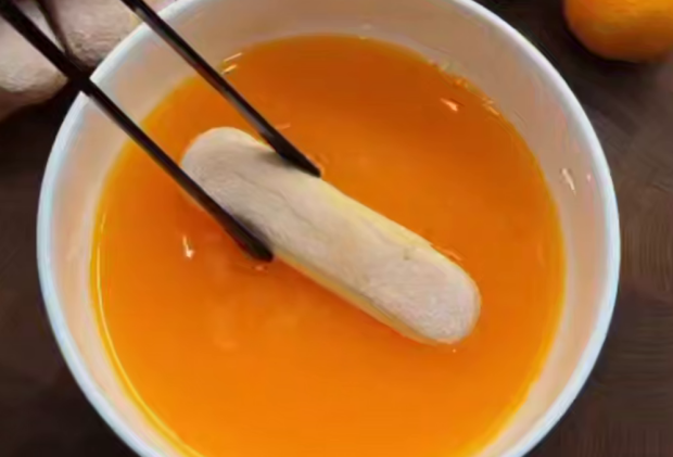 Тірамісу з брусниці та з мандаринами, кадр з відео