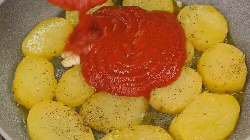 Оригінальний рецепт приготування картоплі - для тих, хто не хоче довго возитися на кухні