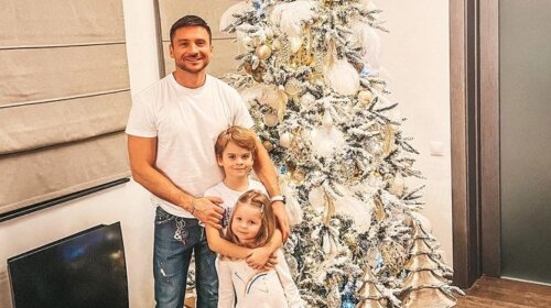 З прикрашеною ялинкою та подарунками: Сергій Лазарєв показав, як зустрічає з дітьми Новий рік у листопаді (фото)
