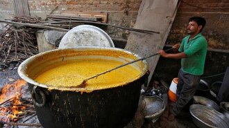 Впала в казан з супом і помер: в Індії загинула дитина