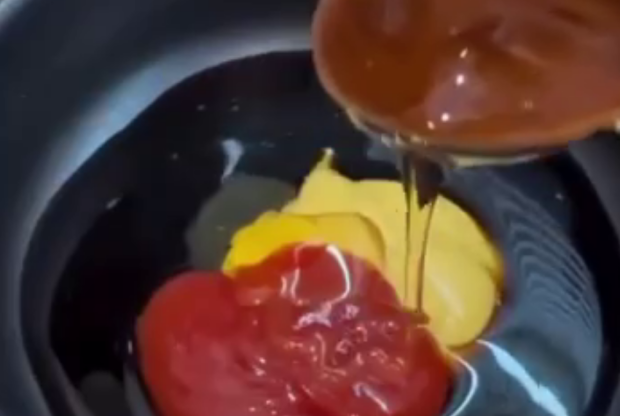 Свиные ребра в глазури, кадр с видео