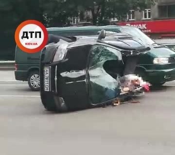Машину вскрыло, словно консервную банку: в Киеве произошло жуткое ДТП