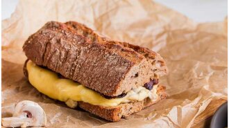 Сэндвич с бураттой и грибами: легкий рецепт перекуса на каждый день