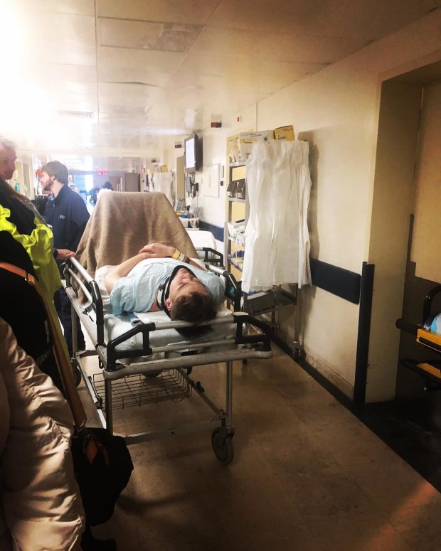 Міколас Йозеф у лікарні після травми