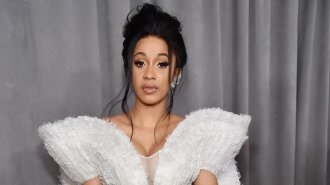 Самое глубокое декольте на Грэмми 2020: Cardi B чуть не выронила бюст из платья, но руки ее мужа спасли ситуацию