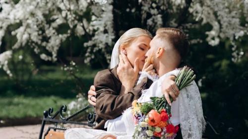 Писатель Павел Вышебаба женился на блогерше Анжелике Кравец