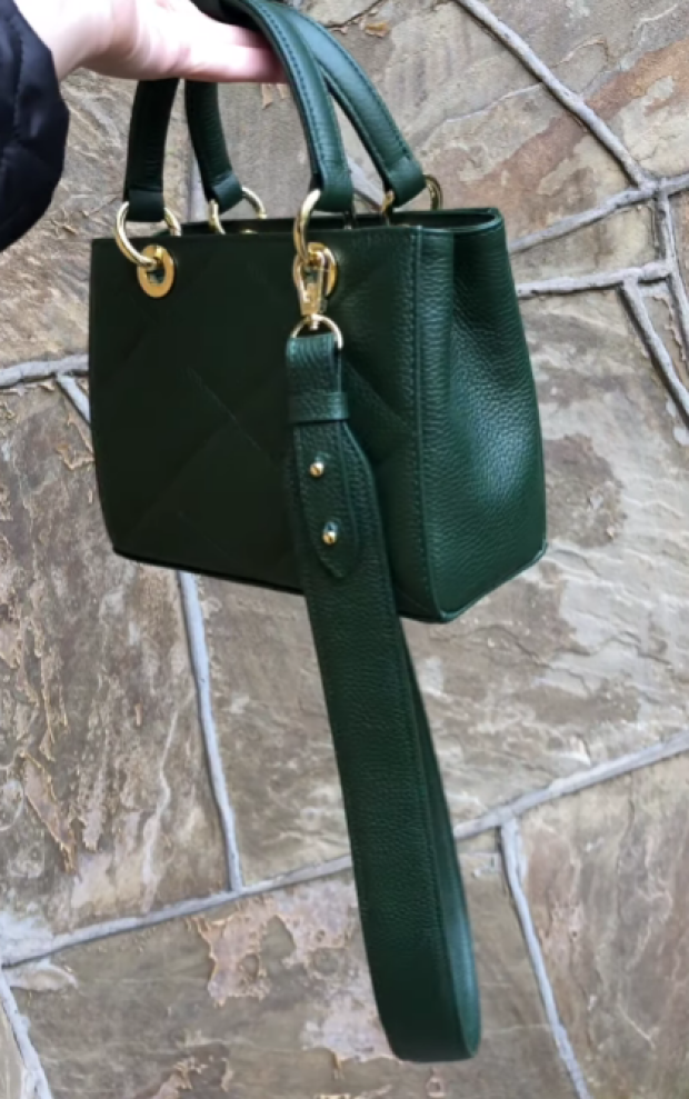 Темно-зелена сумочка