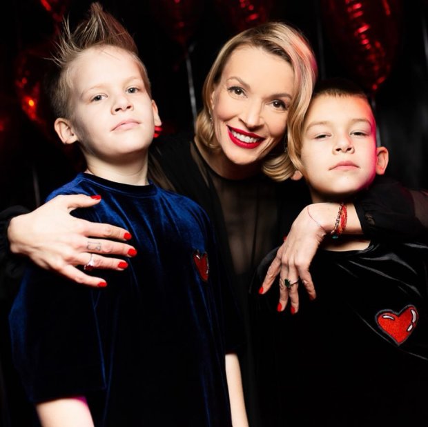 Поліна Неня з синами