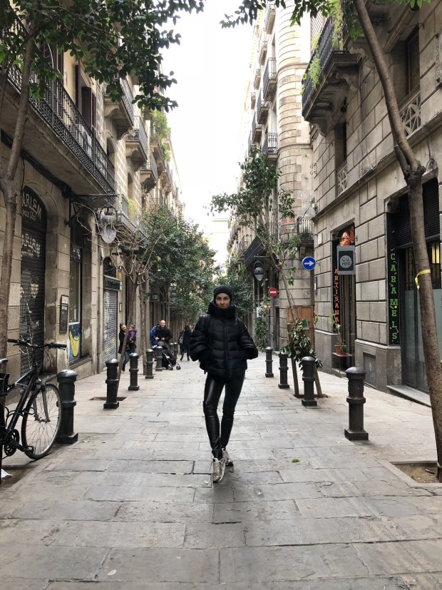 Dj NANA відпочиває в Барселоні