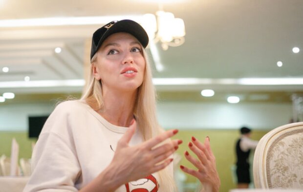 Оля Полякова, співачка, дім