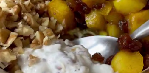 Боул з яблуком та горіхами, кадр з відео