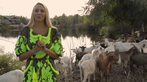 Скучает по огороду и козам: Оля Полякова планирует возвращаться в Киев