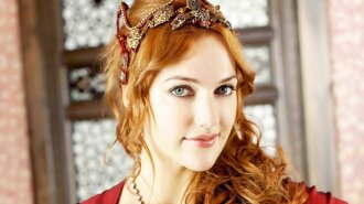 Звезда «Великолепного века» Мерьем Узерли показала свою подросшую дочь: такая же модница, как и ее звездная мама