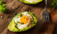 авокадо яйцо