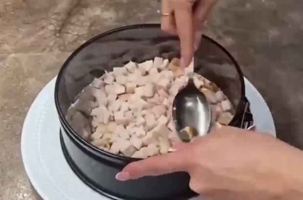 Салат "Курица под кайфом", кадр с видео