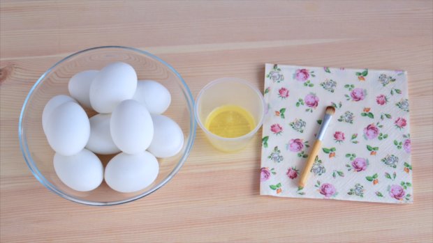 Как покрасить яйца своими руками на Пасху 2018