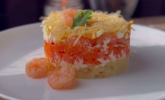 Мімоза з креветками, кадр з відео