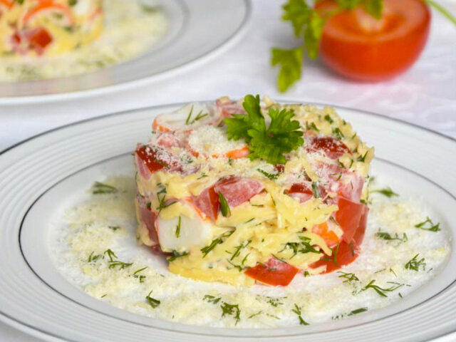 salat-kuritsa-syr-pomidory